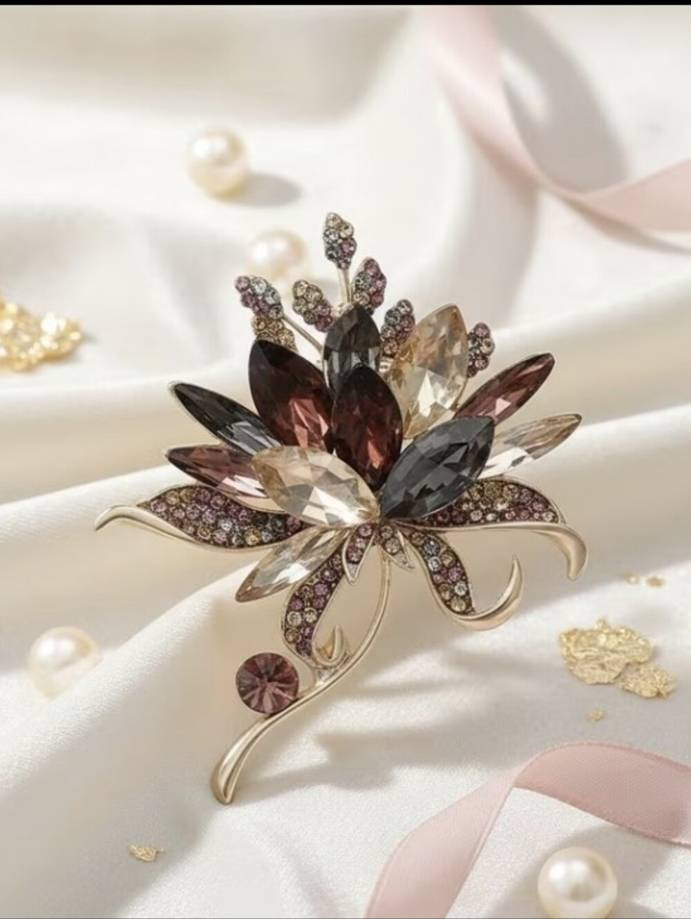Beautiful Flower Brooch NEW